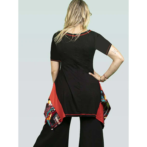 Polera Huapi Negro con rojo 6
