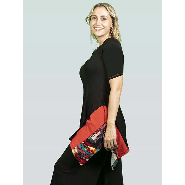 Polera Huapi Negro con rojo 5