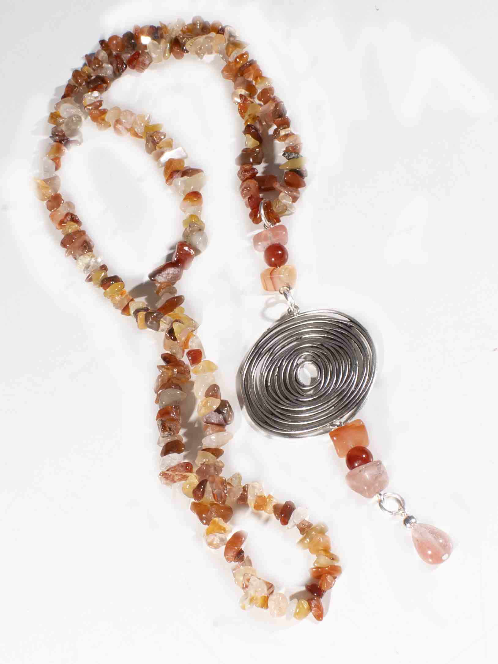 Collar espiral tonos coral-terracota