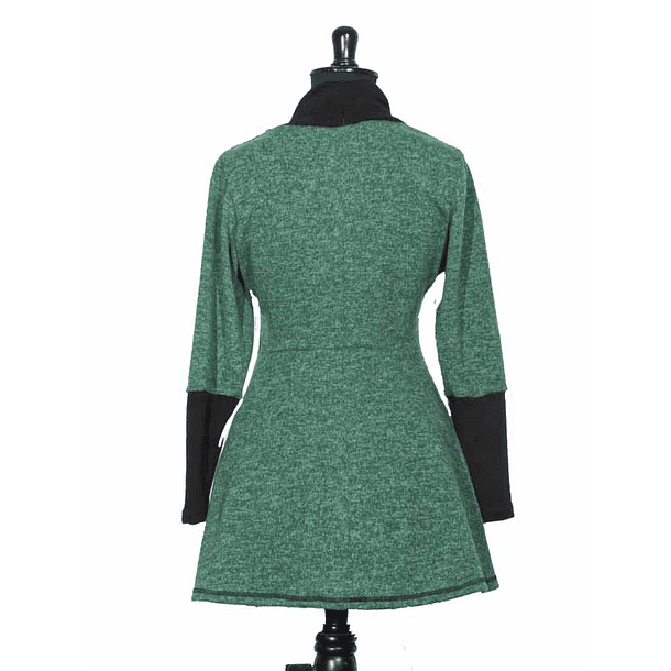 Sweater Panguipulli verde/ calce entallado 4
