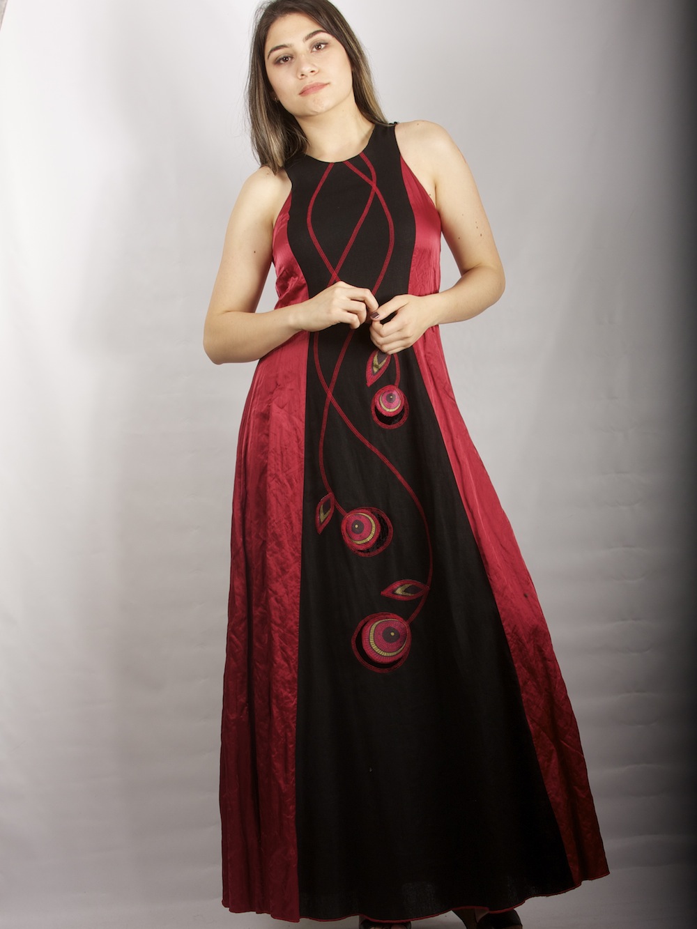 Vestido largo negro y rojo ajustado corte sirena