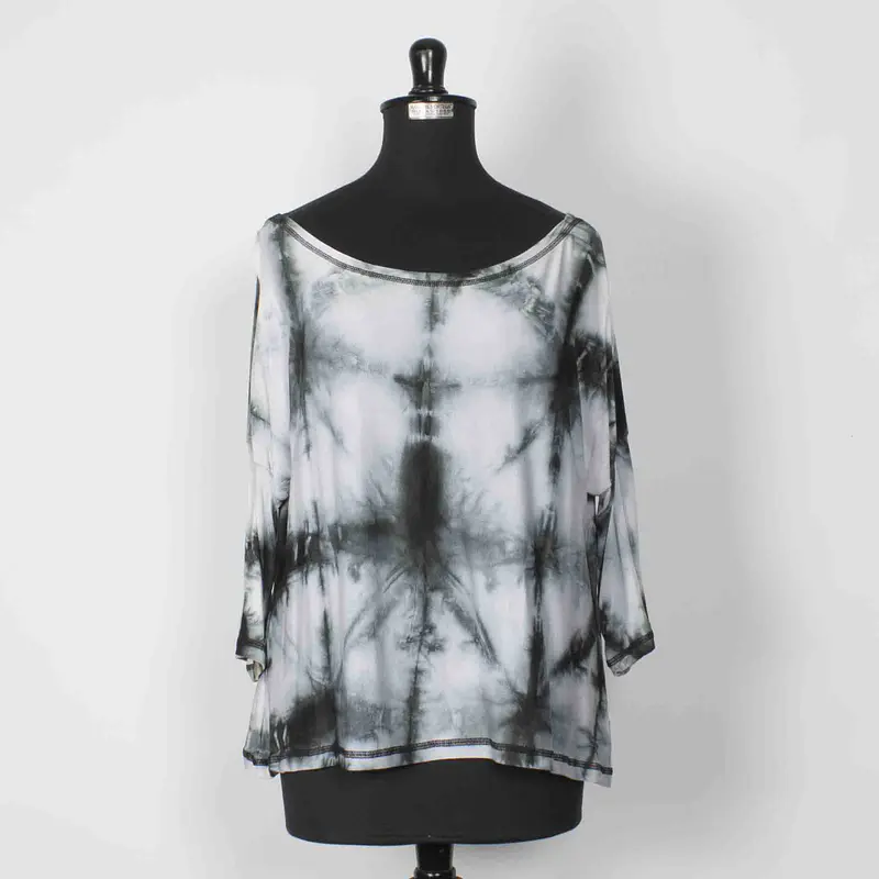 polera teñida a mano talla únicaKS11