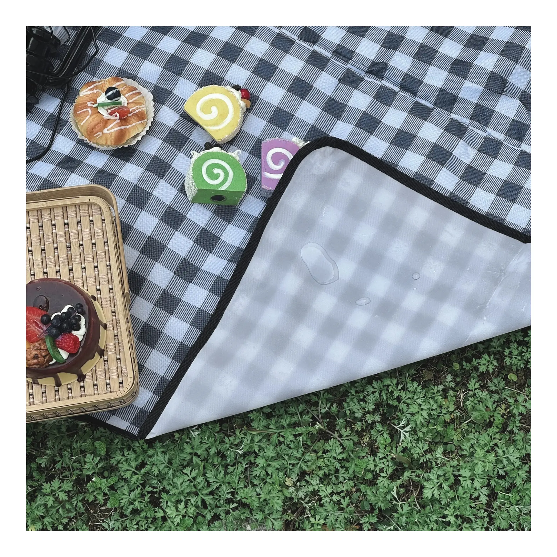 Manta Picnic Impermeable Cuadros Negros 150 x 180 cm 4