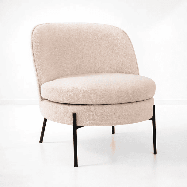 Butaca Lía Tapizada en Tela Clara con Patas Metálicas Negras 1