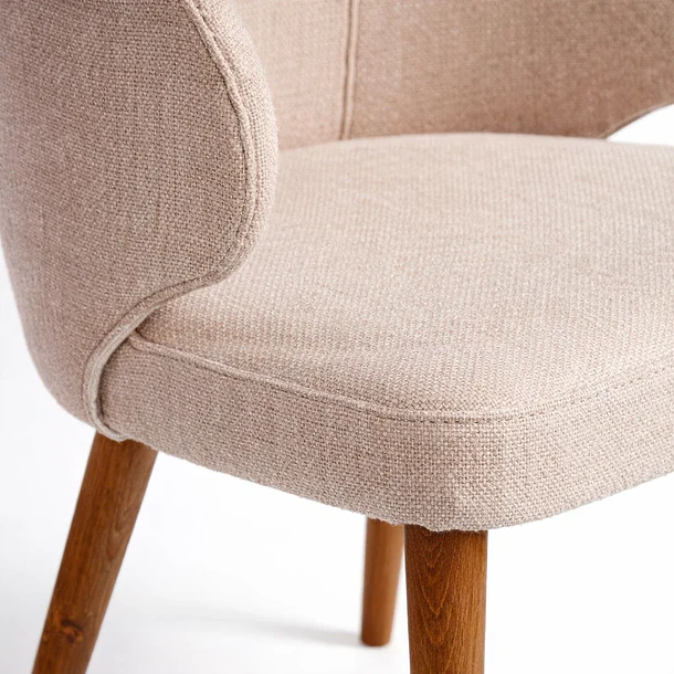 Silla Aura Tapizada en Tela Beige con Patas de Madera 6