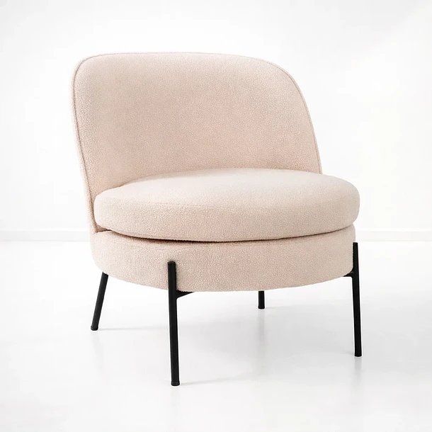 Butaca Lía Tapizada en Tela Clara con Patas Metálicas Negras 1