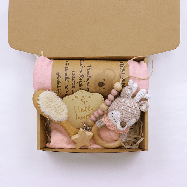 Set regalo recién nacido CLASSIC (6 ítems: manta suave 70% bambú, 30% algodón, sonajero, cuelga chupete, babero, adorno madera) 8