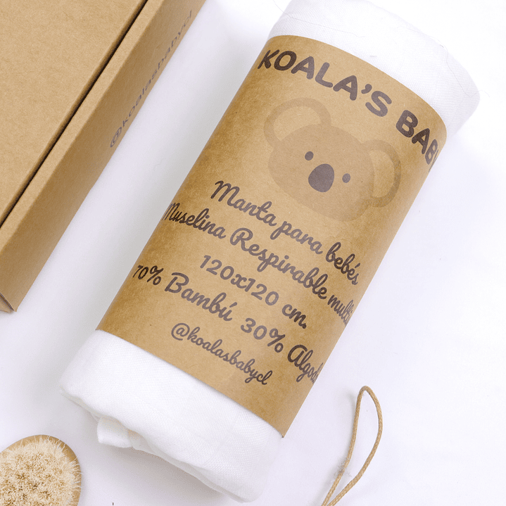 Set regalo recién nacido CLASSIC (6 ítems: manta suave 70% bambú, 30% algodón, sonajero, cuelga chupete, babero, adorno madera) 9