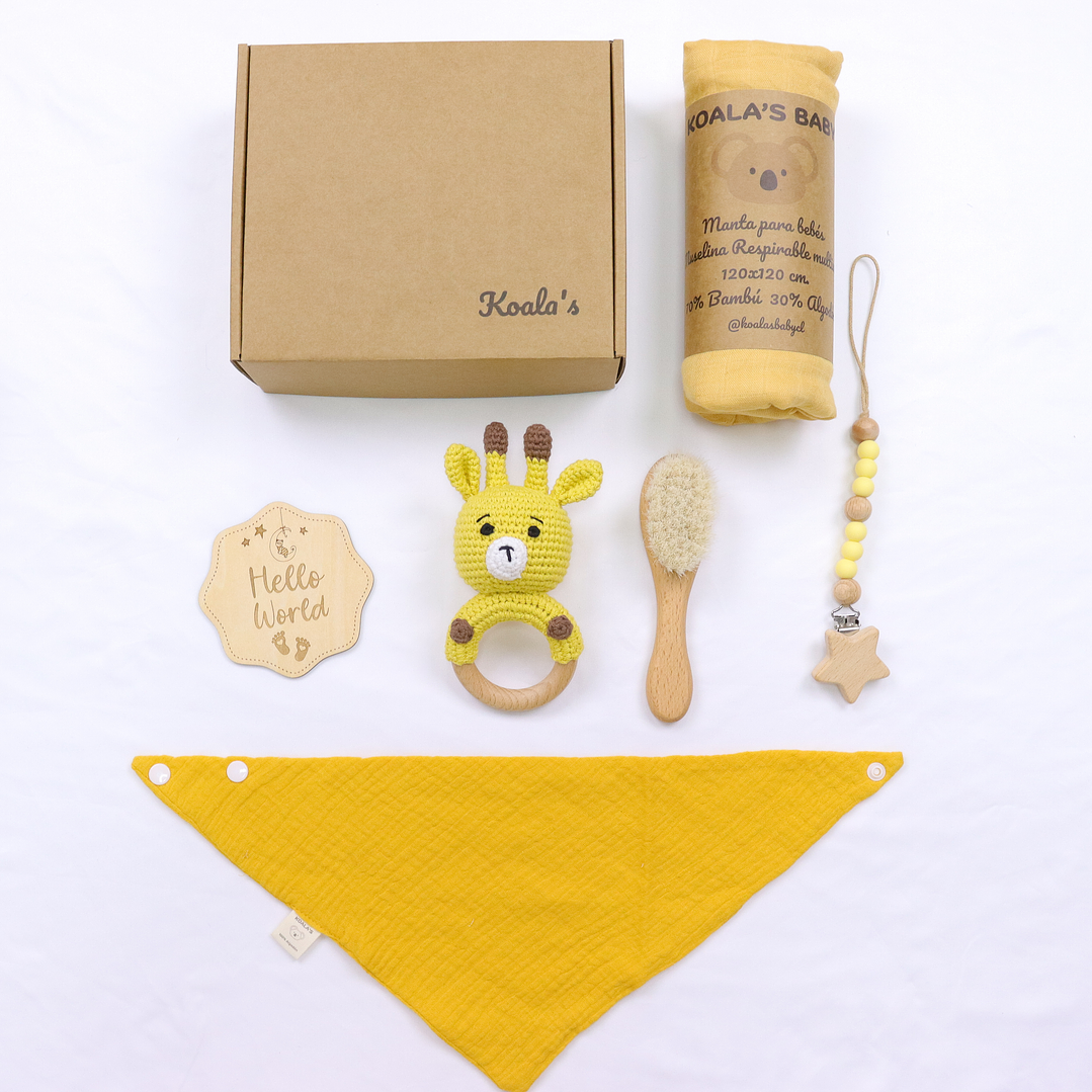 Set regalo recién nacido CLASSIC (6 ítems: manta suave 70% bambú, 30% algodón, sonajero, cuelga chupete, babero, adorno madera) 13