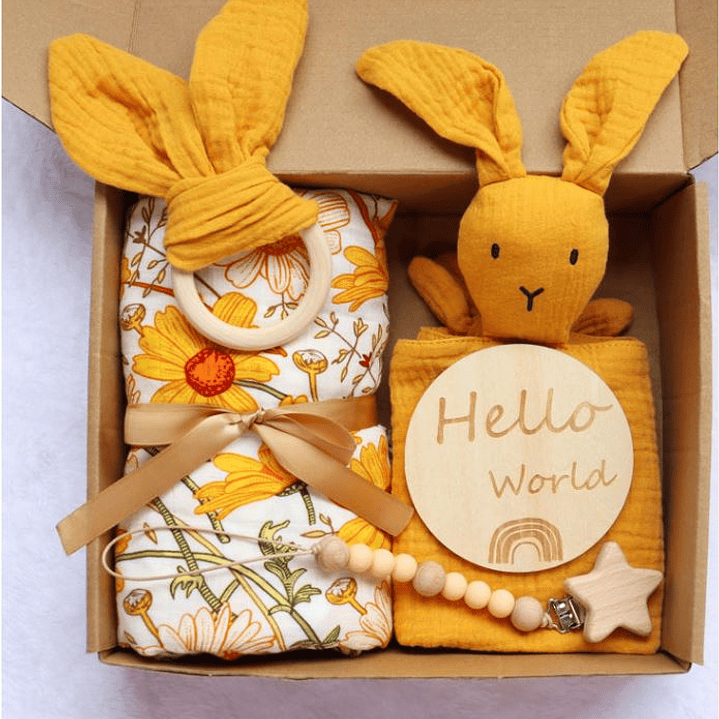 Set de regalo PLUS (5 ítems: Manta muselina, tuto conejito, Mordedor madera, cuelga chupete madera silicona, Adorno hello world) 1