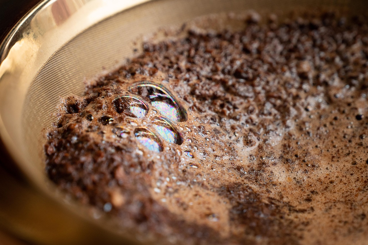 El bloom del café: qué ocurre cuando el agua toca el café recién molido
