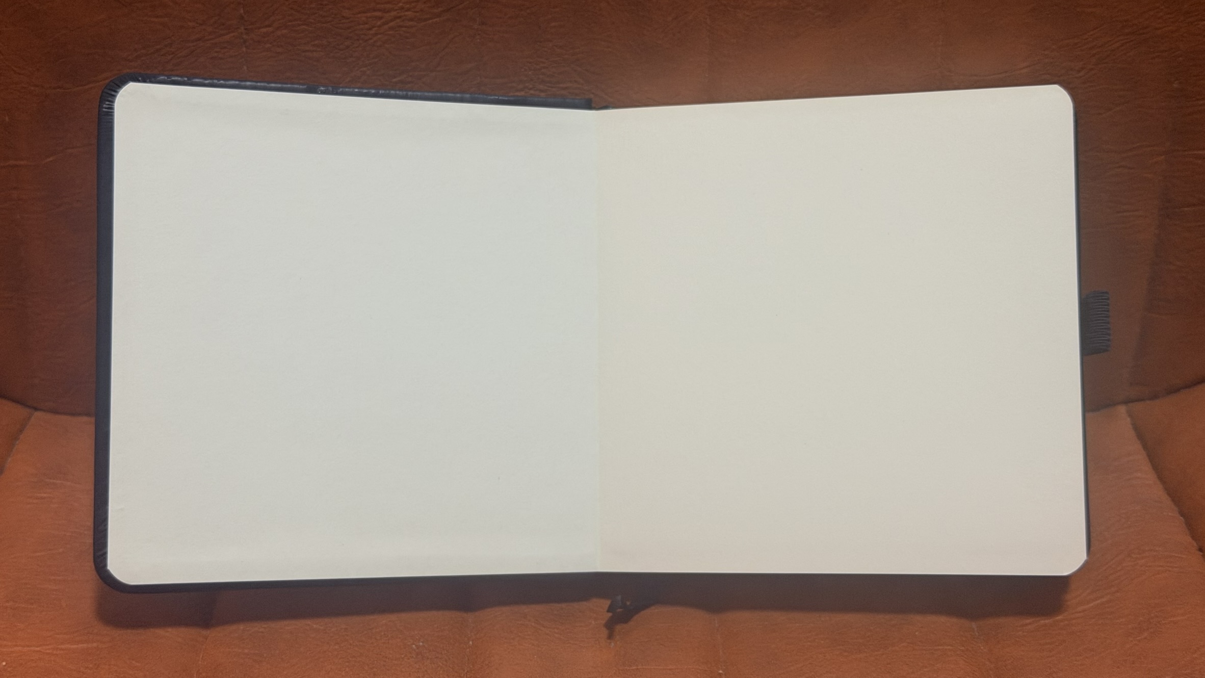 Libreta ligera tamaño 12x12 papel 140 gramos libre de ácido tapa dura 80 hojas lisa linea ART 5