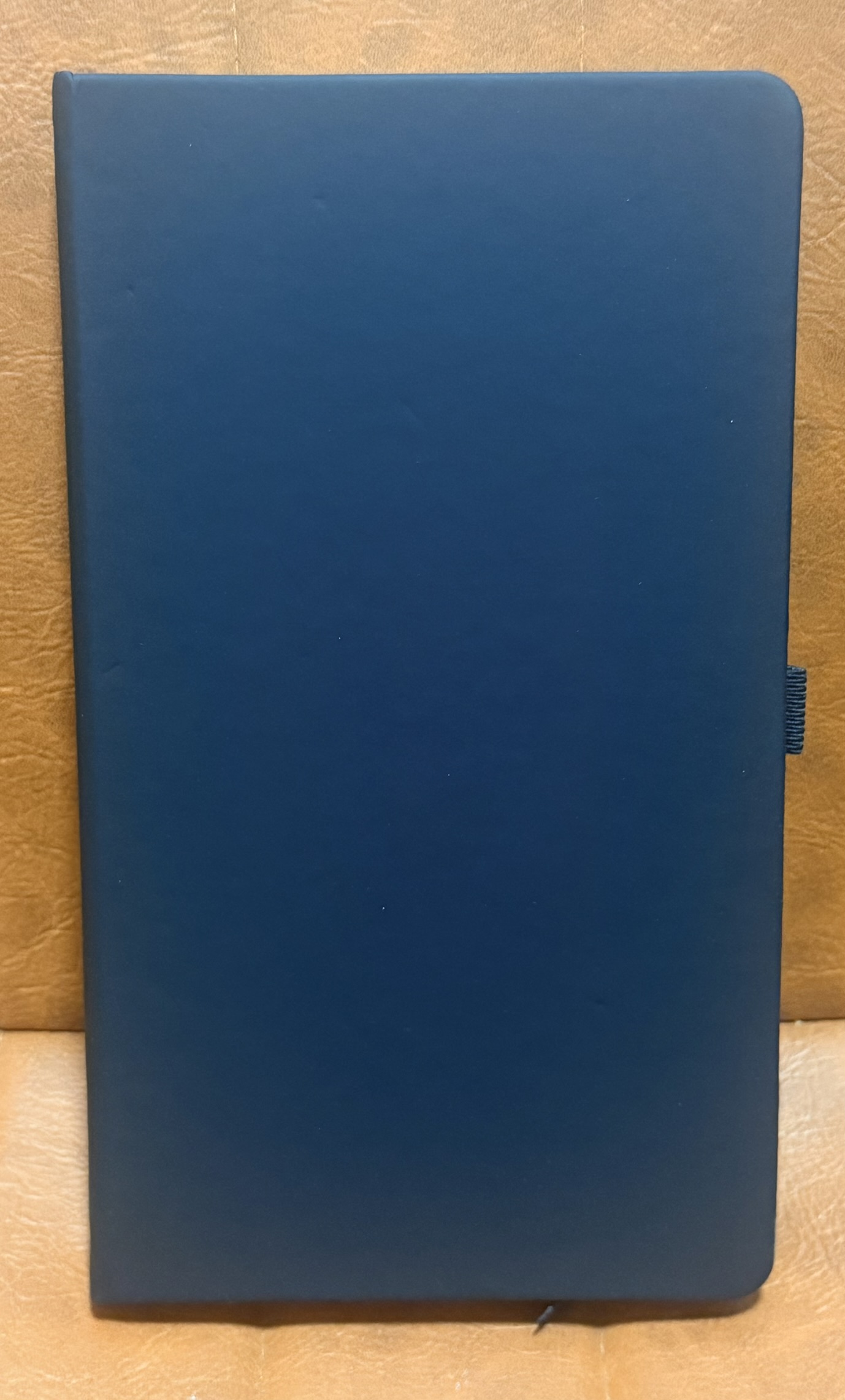 Libreta ligera tamaño 14x9 papel 140 gramos libre de ácido tapa dura 80 hojas  lisa linea ART 4
