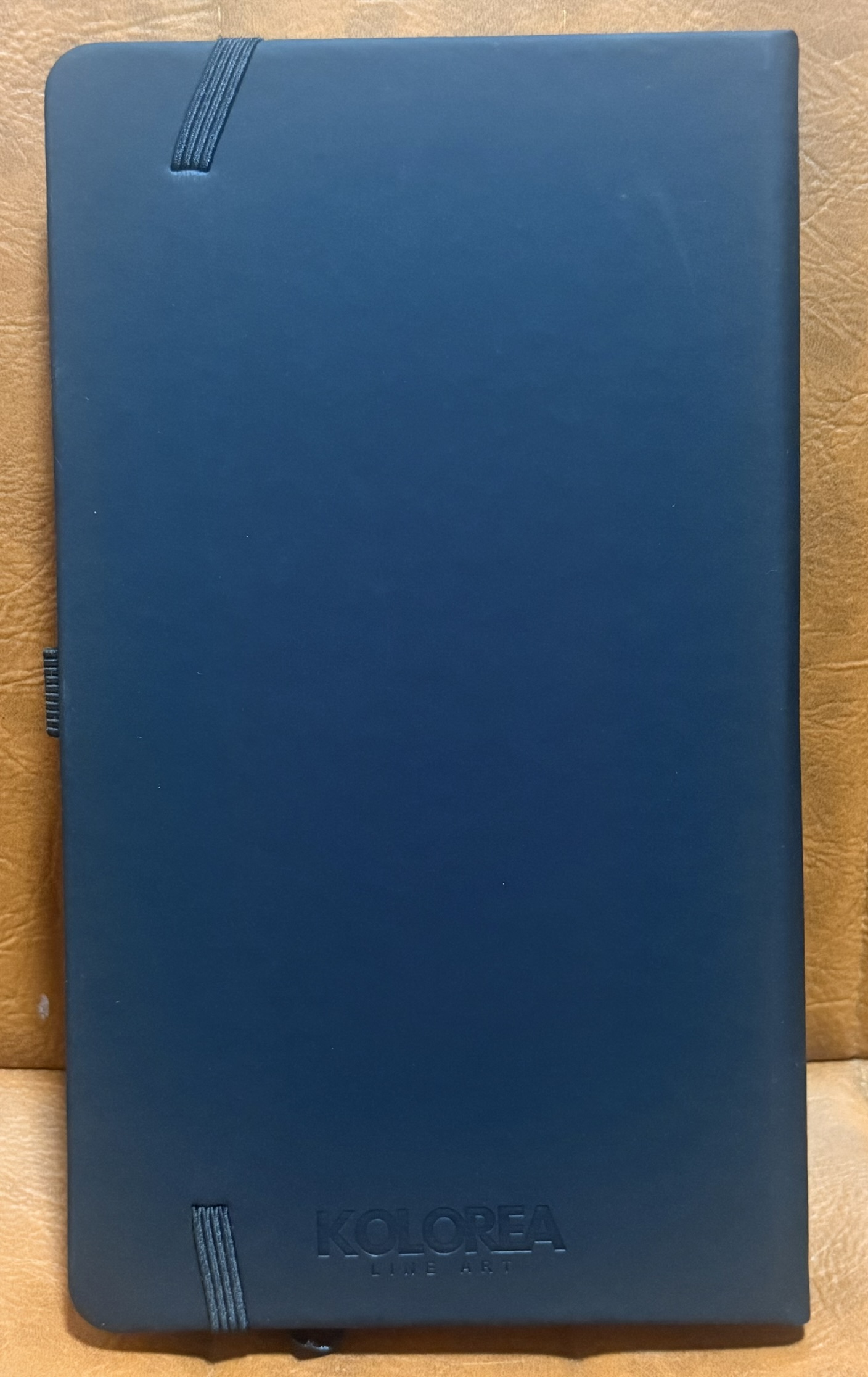 Libreta ligera tamaño 14x9 papel 140 gramos libre de ácido tapa dura 80 hojas  lisa linea ART 5