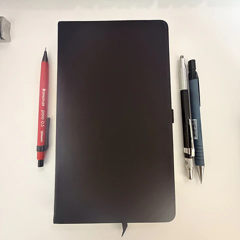 Libreta ligera tamaño 12x21 papel 140 gramos libre de ácido tapa dura 80 hojas lisa linea ART