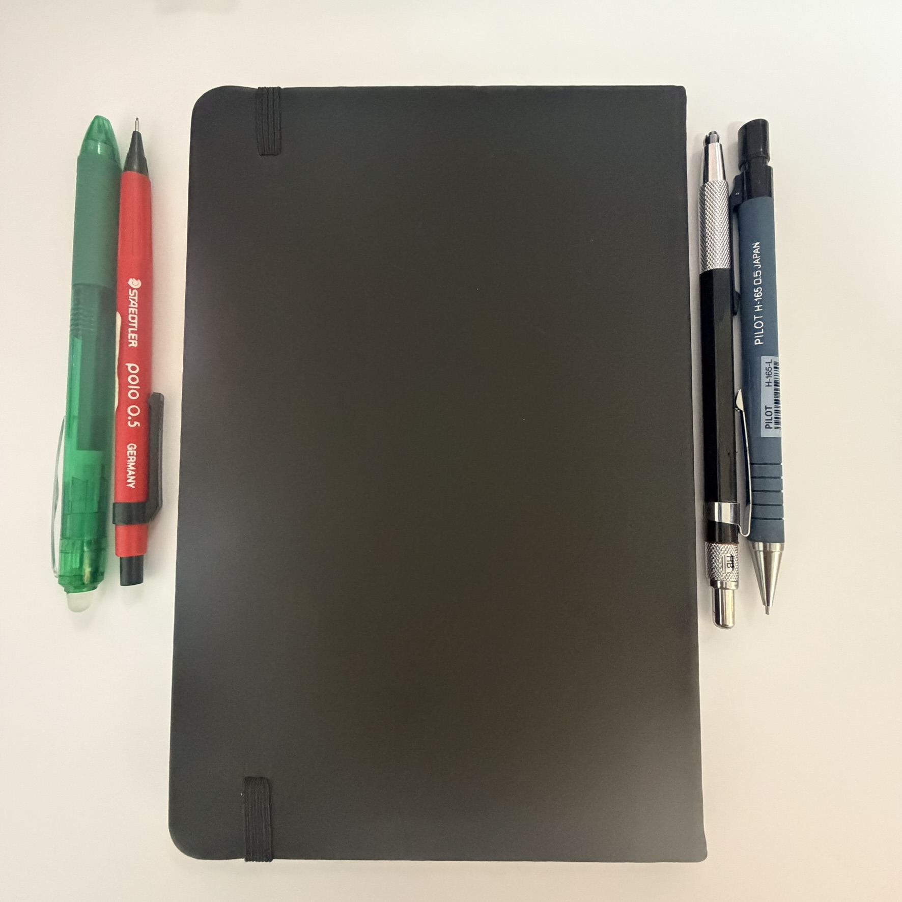 Libreta ligera tamaño A5 papel 80 gramos libre de ácido tapa dura 80 hojas negra 2