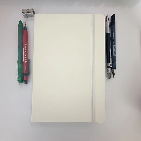 Libreta ligera tamaño A5 papel 80 gramos libre de ácido tapa dura 80 hojas blanca