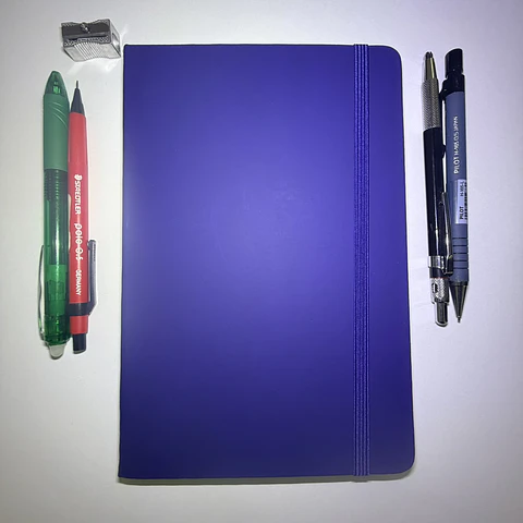 Libreta ligera tamaño A5 papel 80 gramos libre de ácido tapa dura 80 hojas azul