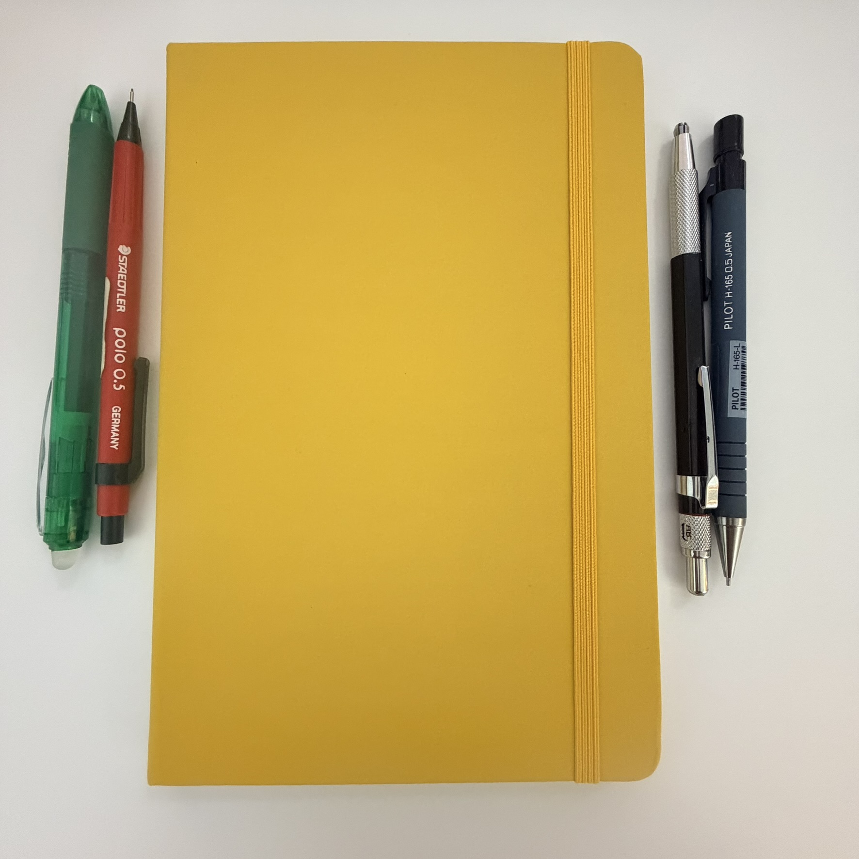 Libreta ligera tamaño A5 papel 80 gramos libre de ácido tapa dura 80 hojas amarillo 1