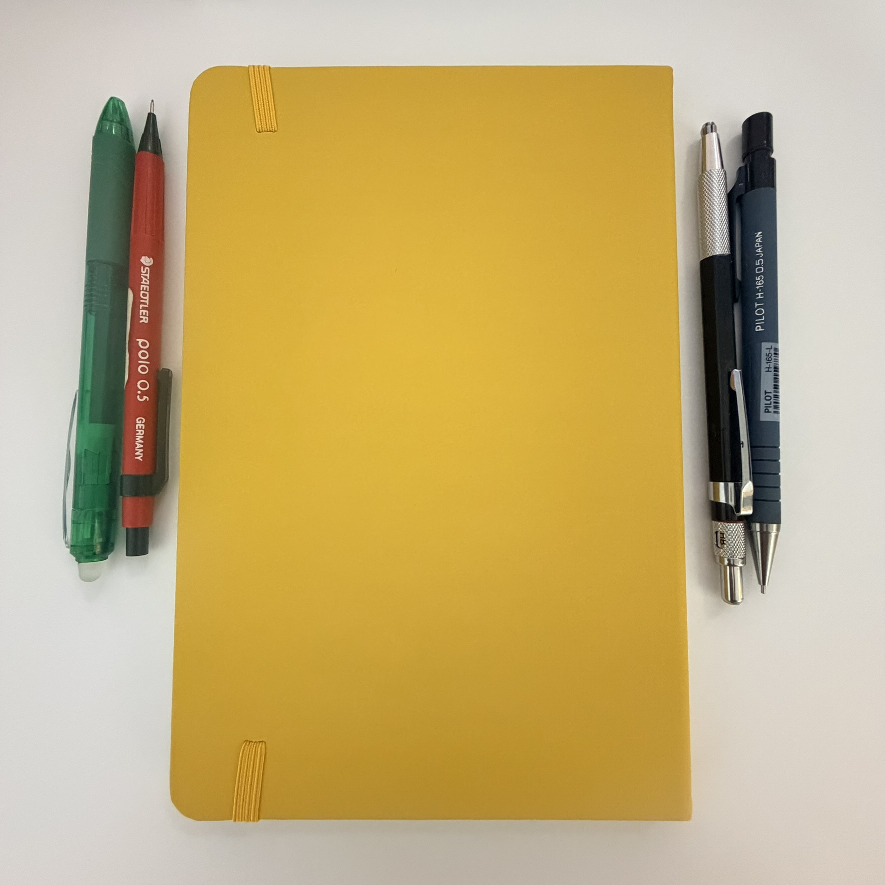 Libreta ligera tamaño A5 papel 80 gramos libre de ácido tapa dura 80 hojas amarillo 2