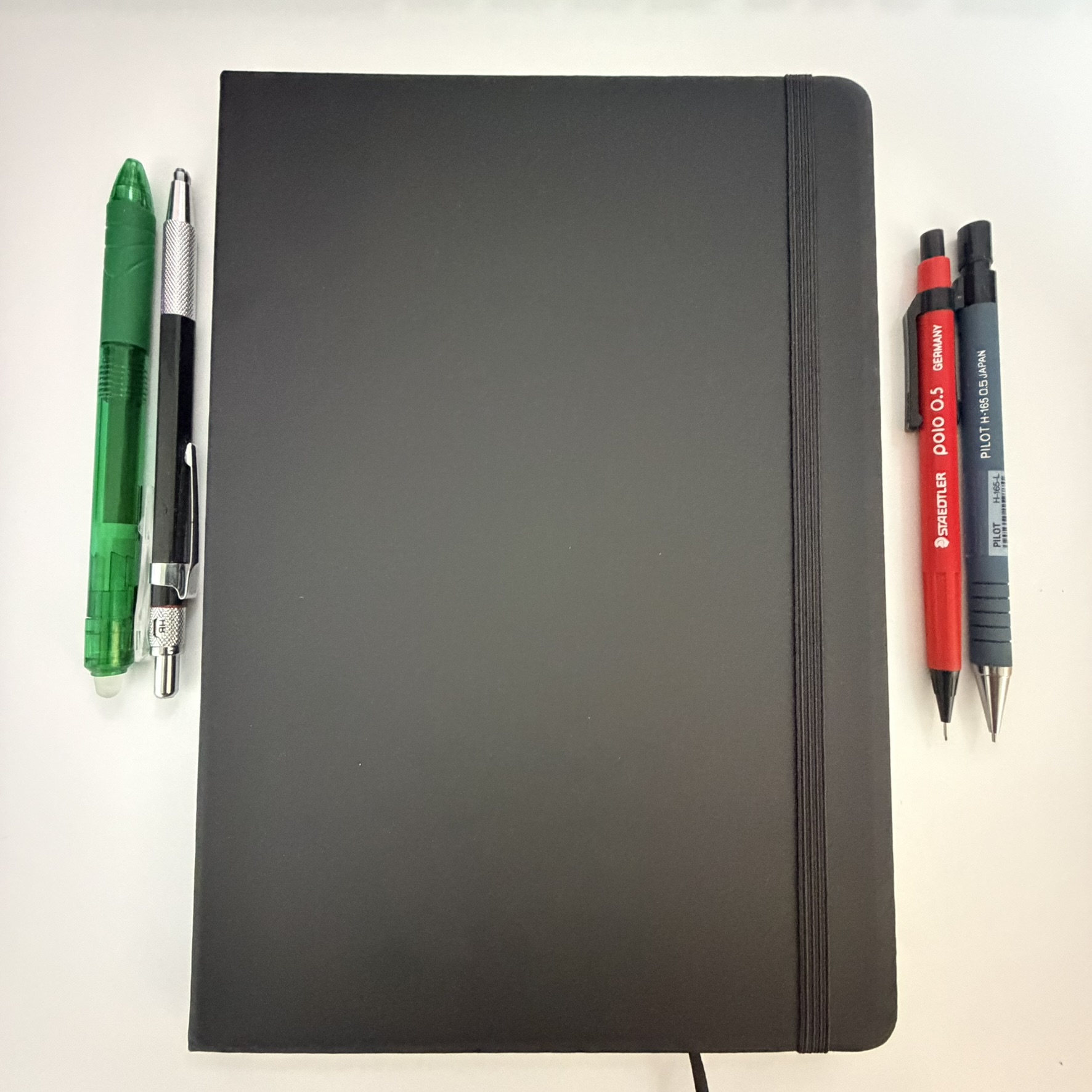 Libreta ligera tamaño B5 papel 80 gramos libre de ácido tapa dura 80 hojas negra 1