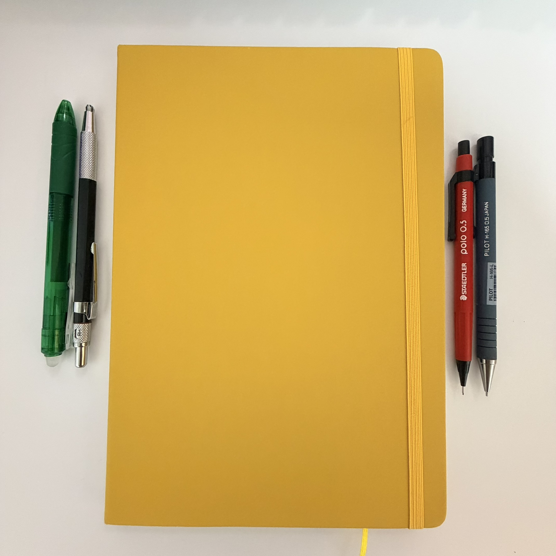 Libreta ligera tamaño B5 papel 80 gramos libre de ácido tapa dura 80 hojas amarilla 1
