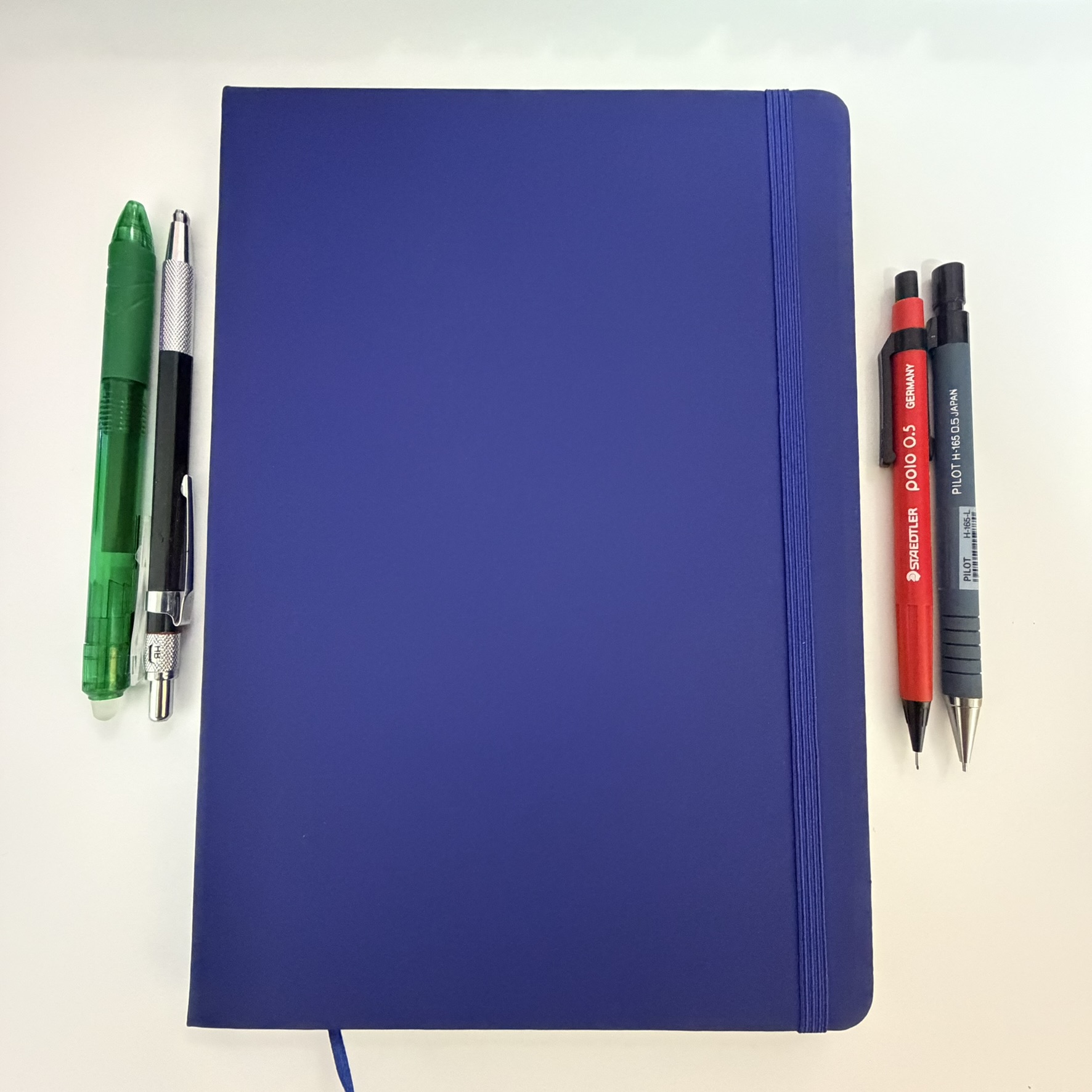 Libreta ligera tamaño B5 papel 80 gramos libre de ácido tapa dura 80 hojas  azul 1