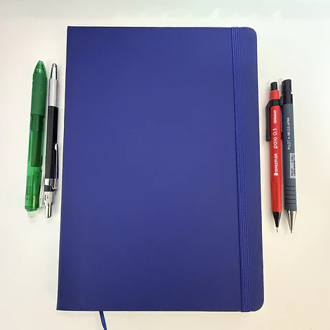 Libreta ligera tamaño B5 papel 80 gramos libre de ácido tapa dura 80 hojas  azul