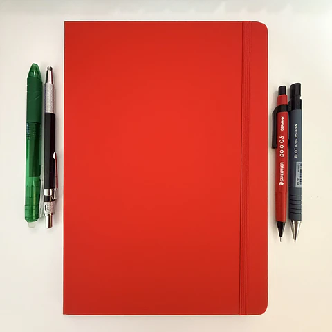 Libreta ligera tamaño B5 papel 80 gramos libre de ácido tapa dura 80 hojas roja