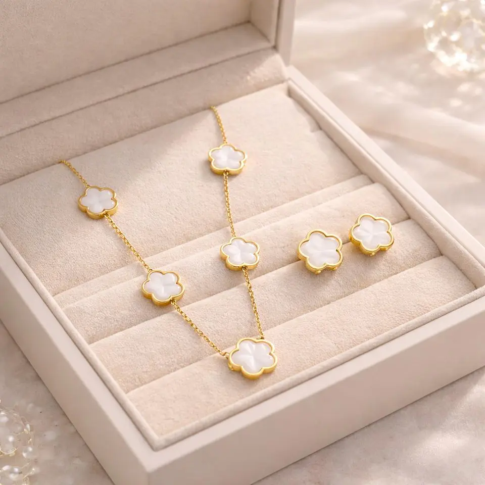 Set Collar + Aretes Clover Elegance de Acero Inoxidable 4