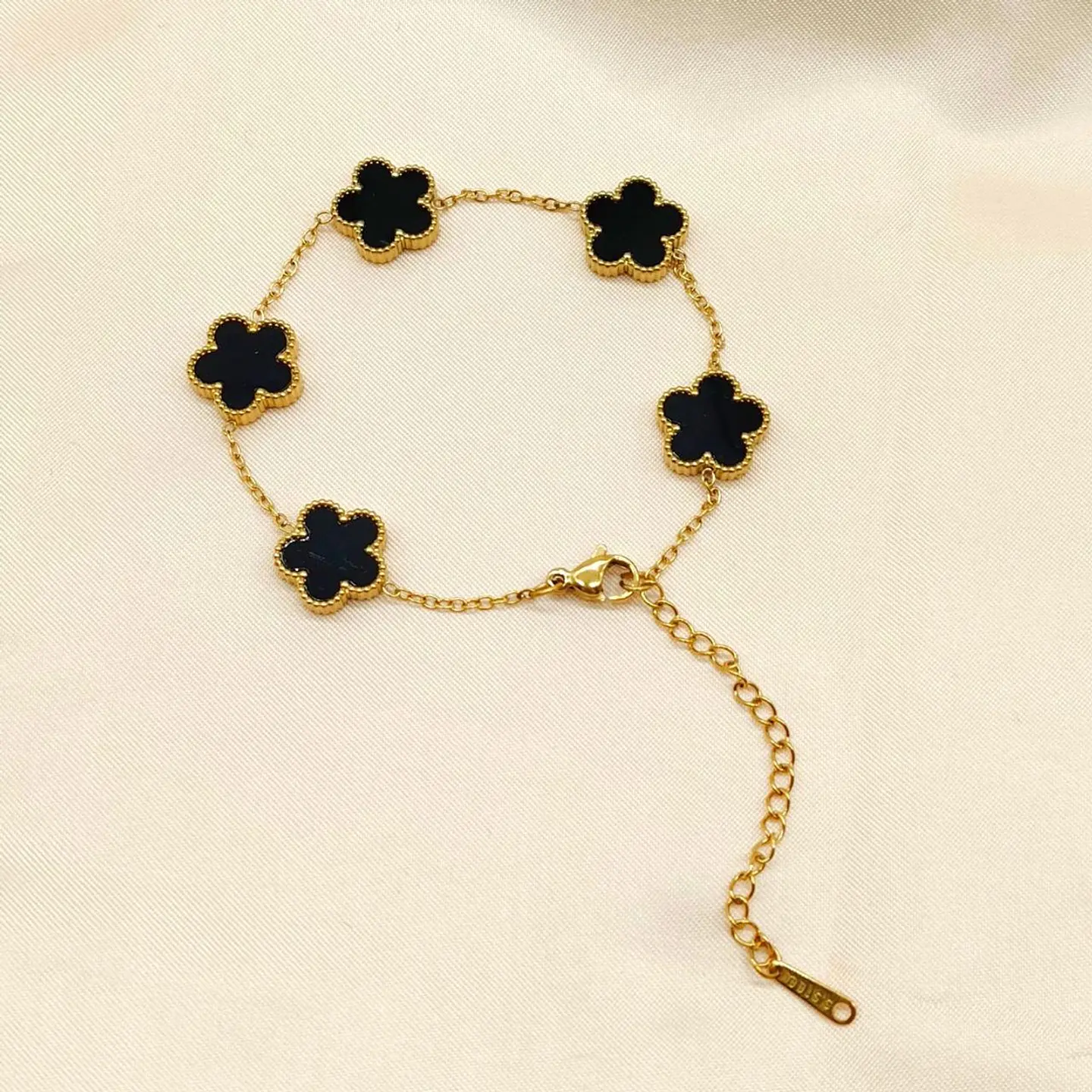 Pulsera Trébol Elegance de Acero Inoxidable – 3 Colores 7