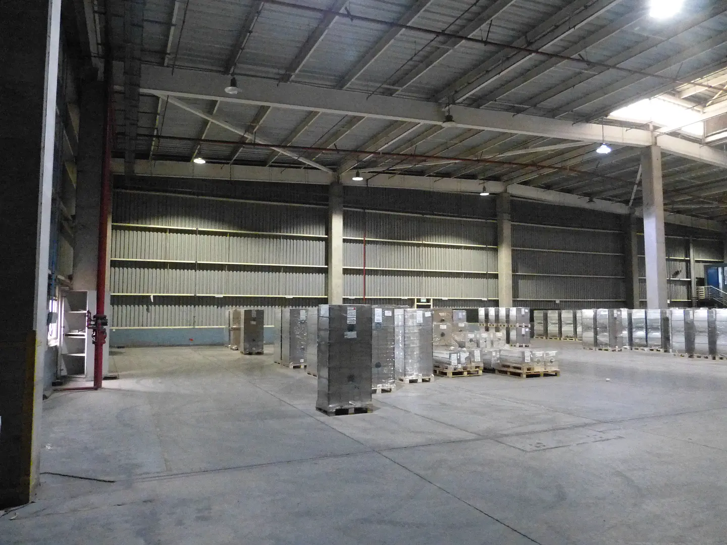 BODEGA INDUSTRIAL MOLESTA 4