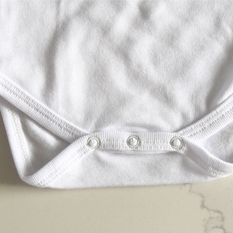 Body cardado branco para bebé com gola de folho bordado - 100% Algodão orgânico 8