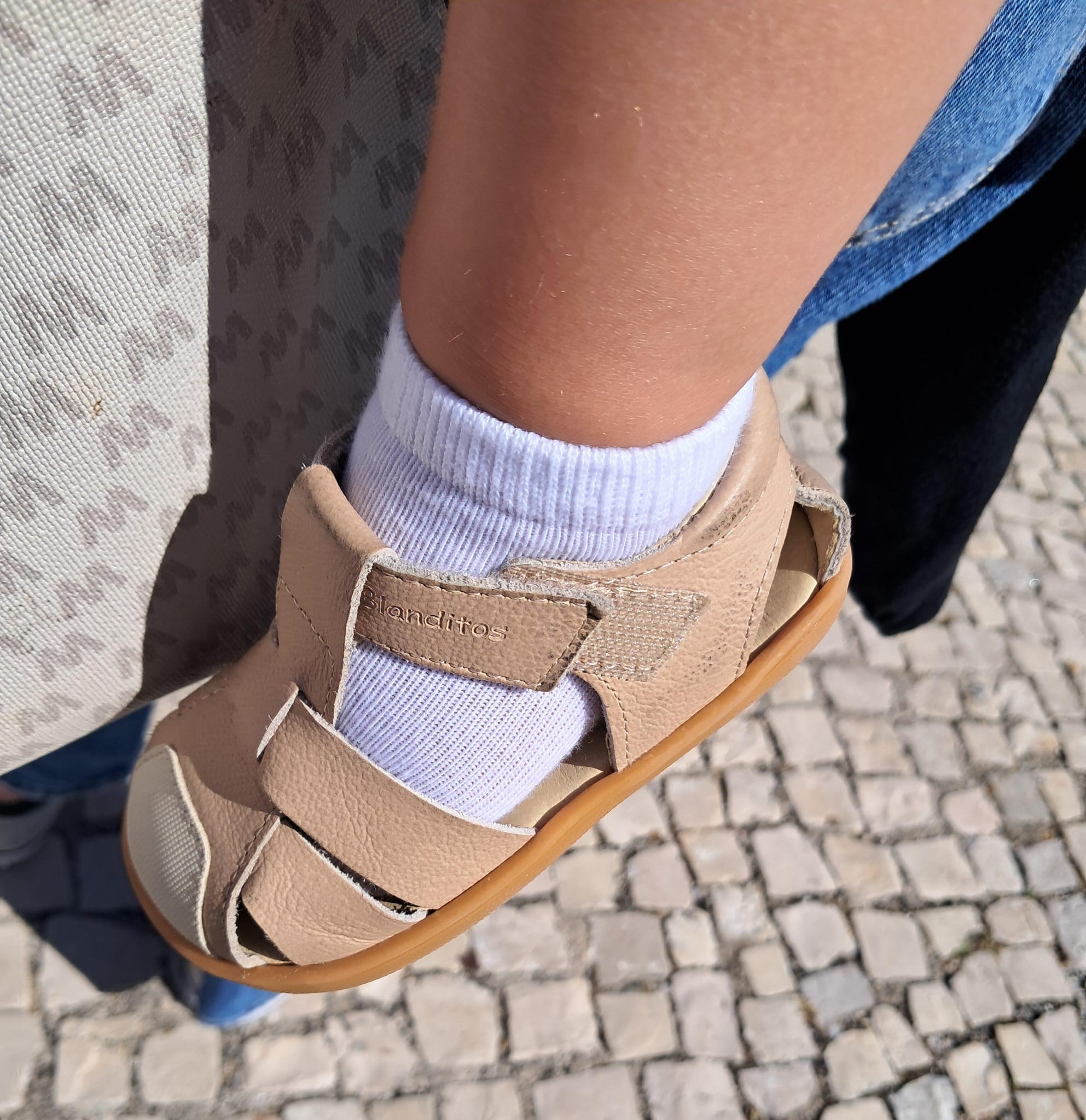Sandálias barefoot: usar com ou sem meias?