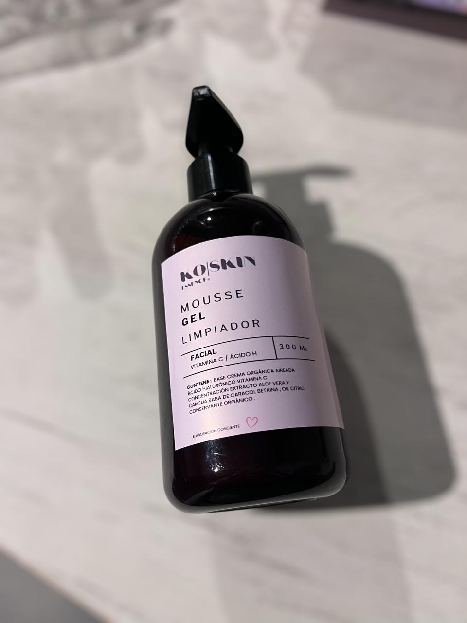 Limpiador Desmaquillante a base de agua 300ML 2