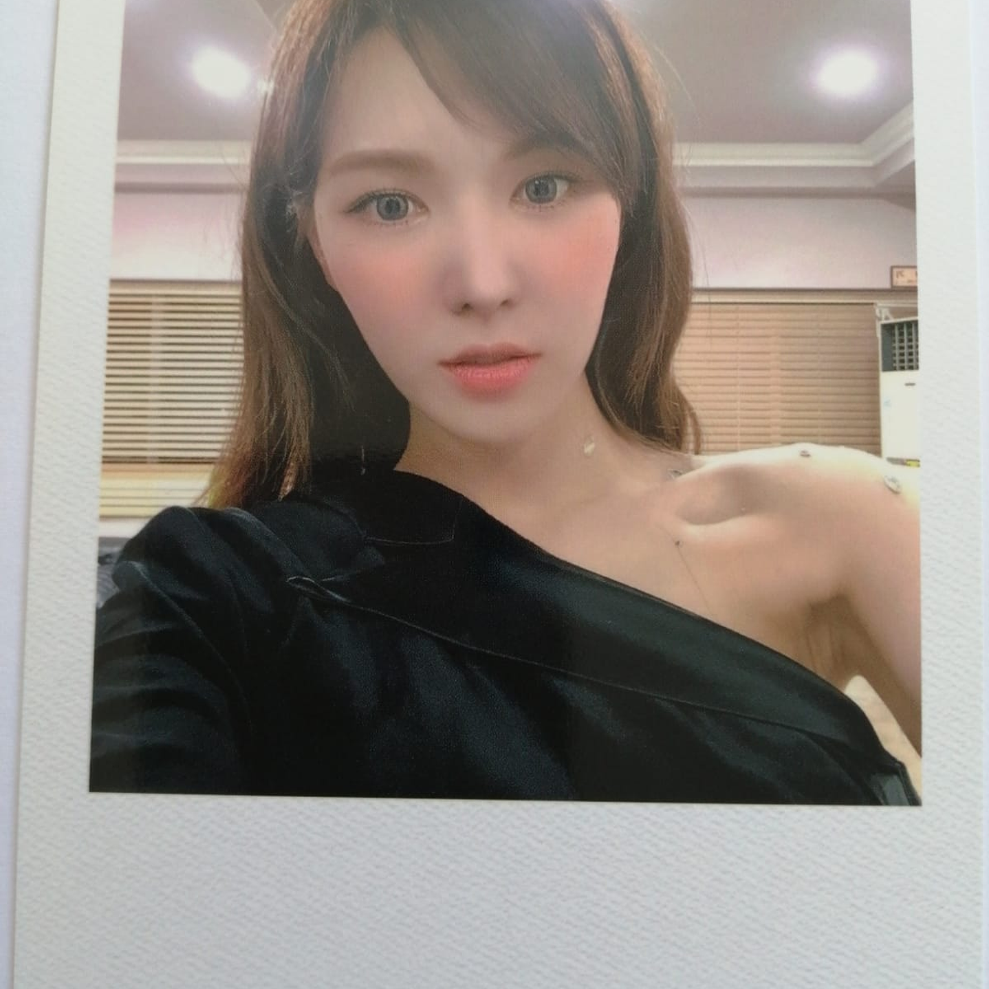 (RED VELVET) - POLAROID QUEENDOM (WENDY)