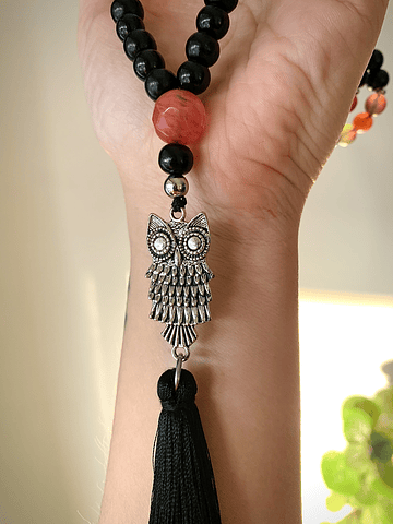 Japamala de 108 cuentas creado con cristales de Ónix negro, Ágatas matizadas, cuentas de madera y separadores de acero