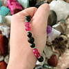 Pulsera femenina creada con Ónix negro brillante y mate, y Jade rosa 2