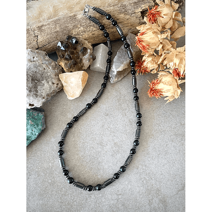 Collar unisex elaborado con Ónix negro brillante y mate, y Hematitas 1