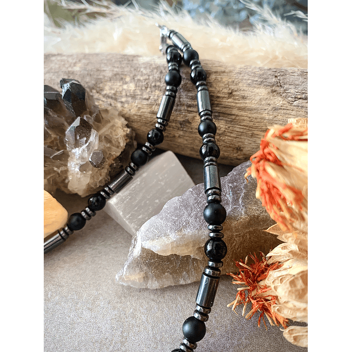Collar unisex elaborado con Ónix negro brillante y mate, y Hematitas 2