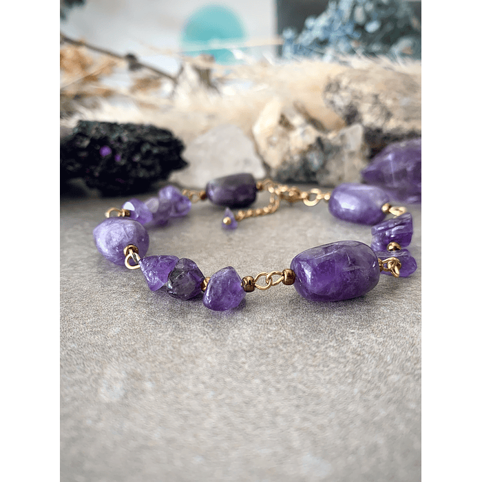 Pulsera de mujer con Amatistas y acero dorado 2