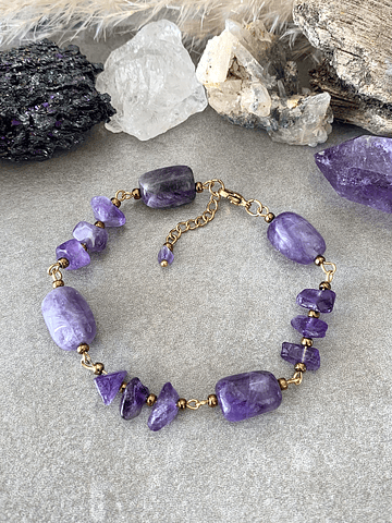 Pulsera de mujer con Amatistas y acero dorado