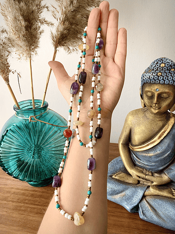 Collar creado con cristales robustos de Amatistas, Citrino y Ágatas facetadas.