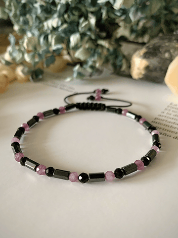 Pulsera ajustable de Espinelas negras, Ágatas moradas y Hematitas hexagonal