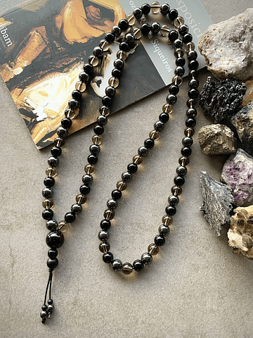 Japamala de 108 cuentas, creado con Cuarzo ahumado, Ónix negro, Hematitas y un gurú de Ágata negra