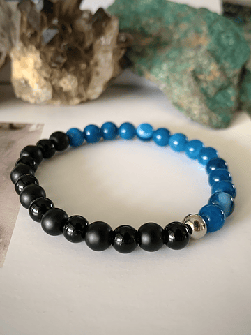 Pulsera femenina creada con Ónix negro y Ágatas azules