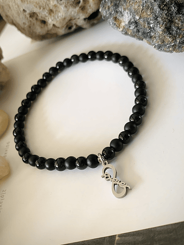 Pulsera femenina con piedras de Ónix en acabado mate y brillante