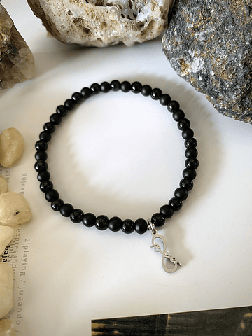 Pulsera femenina con piedras de Ónix en acabado mate y brillante