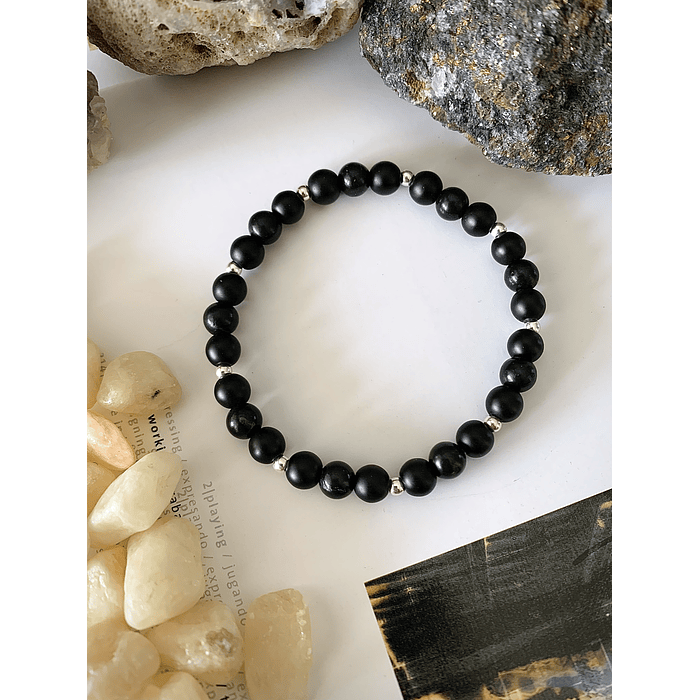 Pulsera femenina con Ónix negro, Shungita y separadores de plata ley 925 1