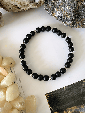 Pulsera femenina con Ónix negro, Shungita y separadores de plata ley 925